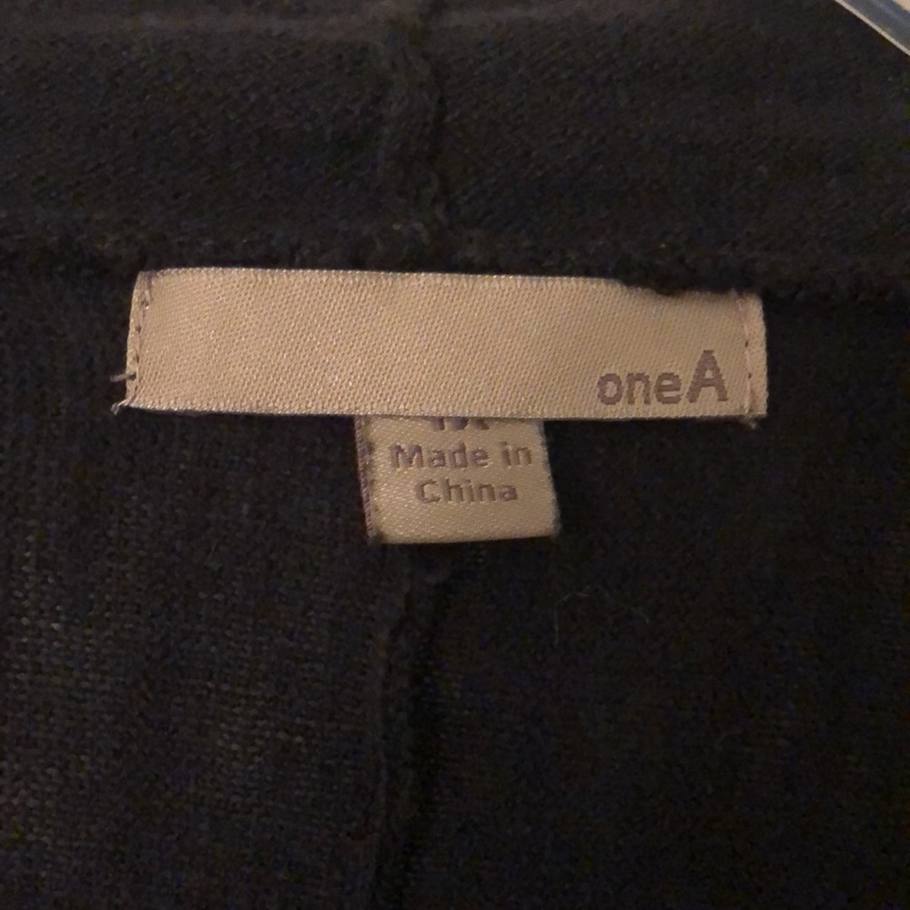 Cardi - Picture 2 of 4